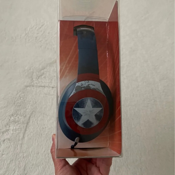 iHome Captain America Kids Noise-Canceling Over Ear Headphones - Picture 8 of 12